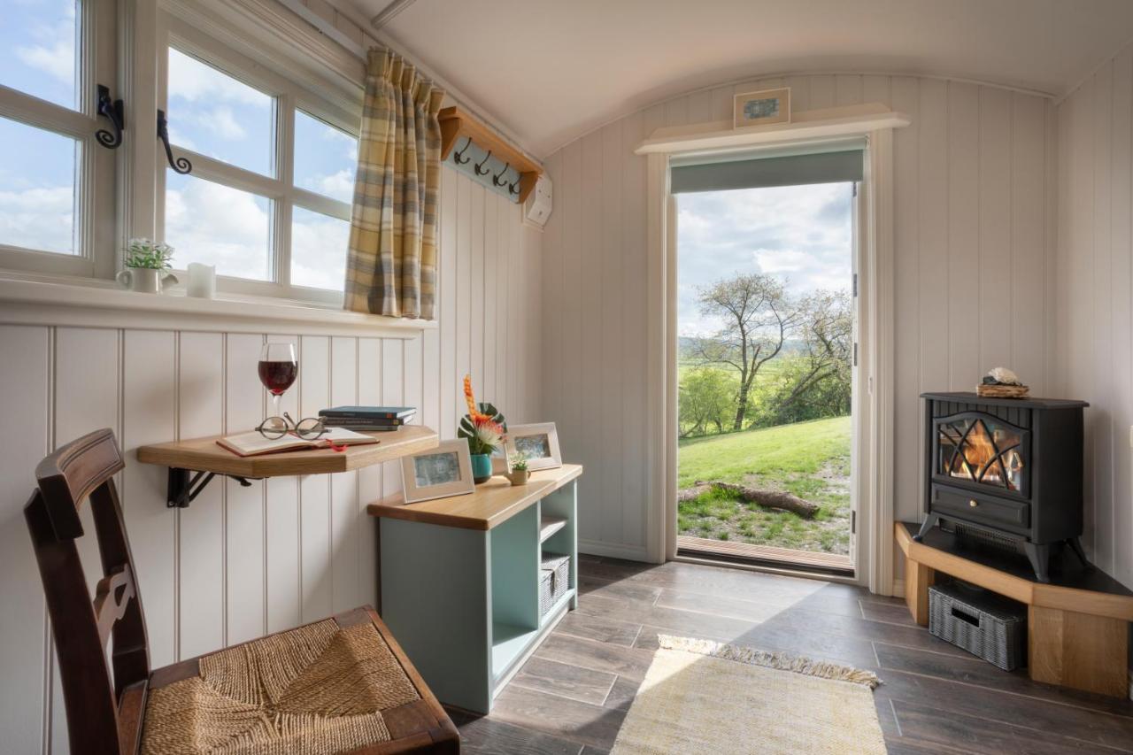 The Heron Shepherds Hut At Lyth Valley Brigsteer Exterior photo